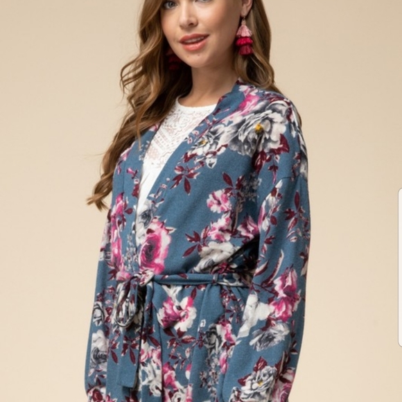 🎉Host Pick 🎉 Floral Print Cardigan - Picture 3 of 5